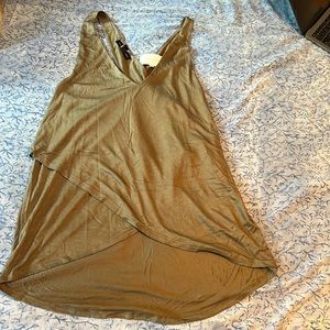 Hi – low V-neck top